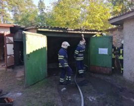 У Бучі рятувальники загасили пожежу, що сталася у приватному гаражі