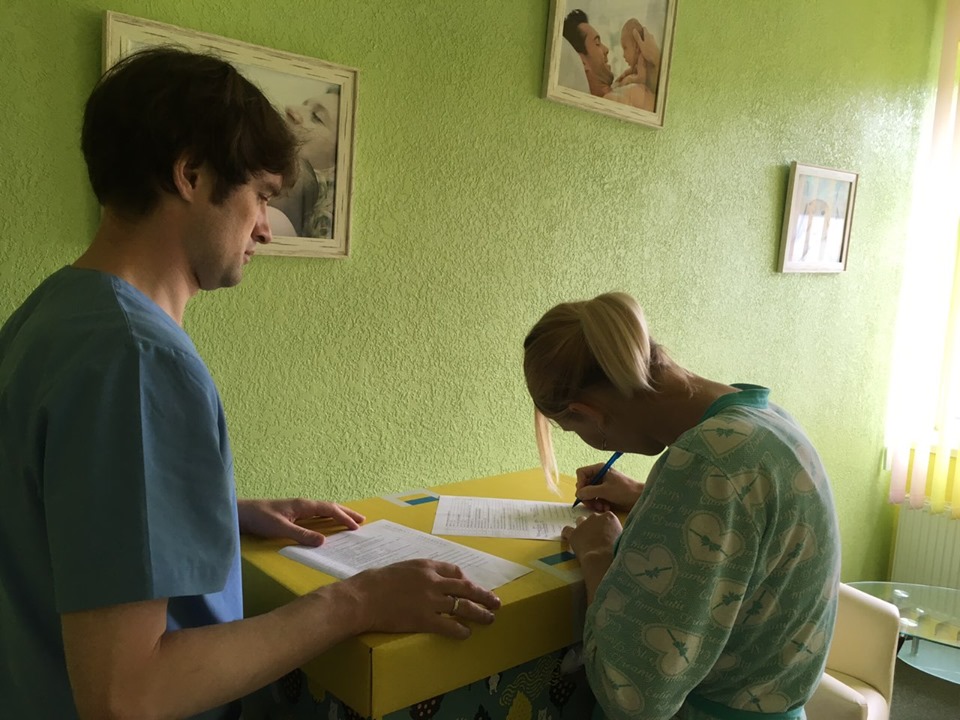 У Василькові почали видавати «пакунки малюка» в пологовому при виписці