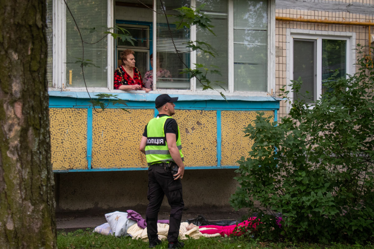 У Києві жінка загинула випавши із 9-ого поверху - photo 1 of 5 2 novyny, kryminal, kyyivshhyna У Києві жінка загинула випавши із 9-ого поверху - - photo 1 of 5 2