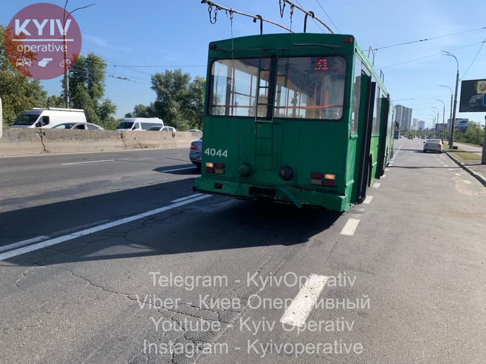 В Києві водій Uber на великій швидкості в‘їхав у тролейбус - 69136061 786564361739652 5661035529152495616 n novyny, kyyivshhyna, dtp В Києві водій Uber на великій швидкості в‘їхав у тролейбус - - 69136061 786564361739652 5661035529152495616 n