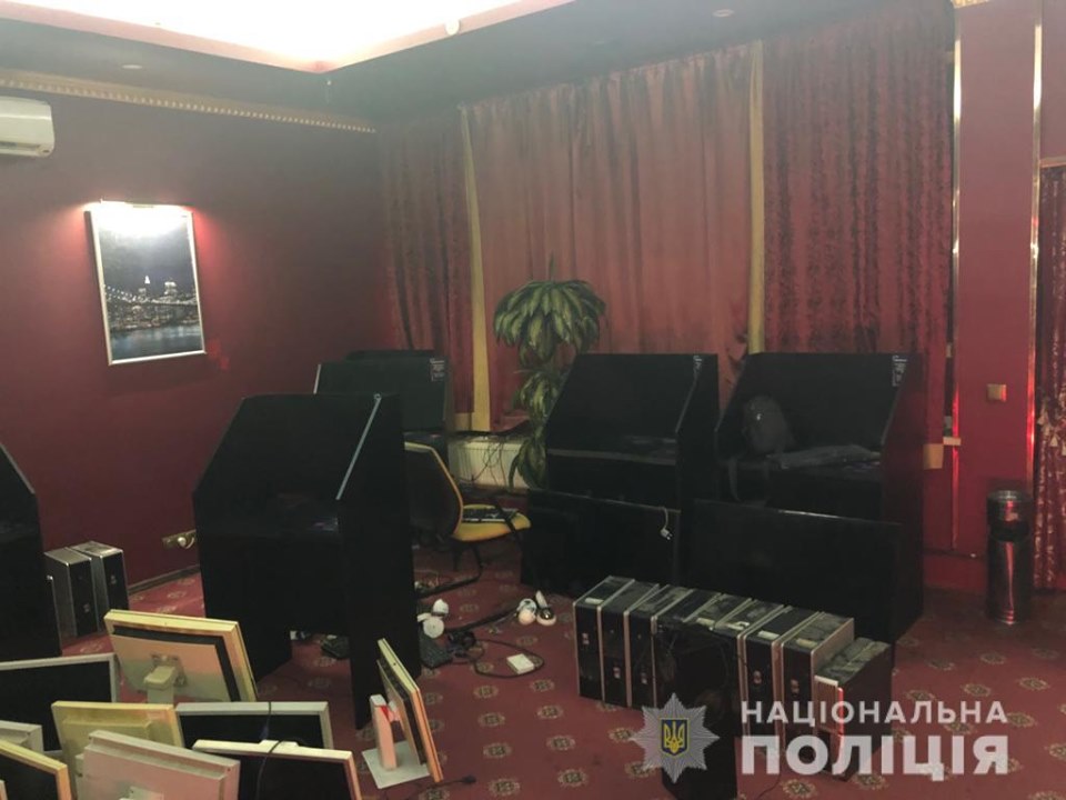 У Василькові викрили черговий незаконний салон грального бізнесу 69231146_2424553910933100_7932666538283237376_n У Василькові викрили черговий незаконний салон грального бізнесу