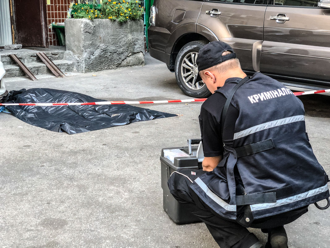 У Києві 82-річна бабуся випала із вікна 8 поверху - suitsid 4 iz 7 novyny, kryminal, kyyivshhyna У Києві 82-річна бабуся випала із вікна 8 поверху - - suitsid 4 iz 7