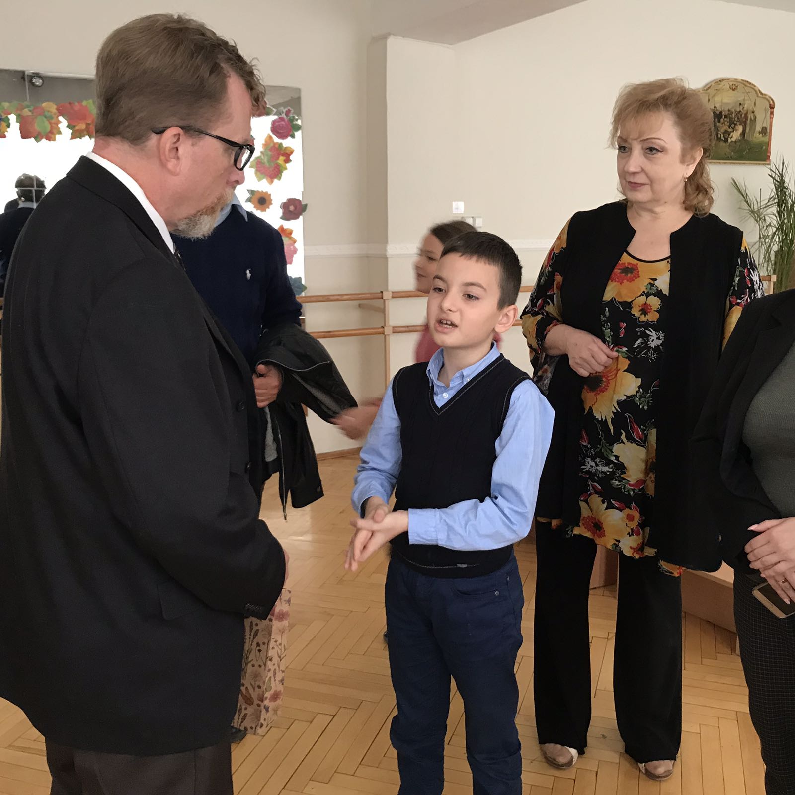 Учні шкіл Броварів зустрілися з представником американського міста-побратима Рокфорда - 276543 suspilstvo, novyny, kyyivshhyna-suspilstvo, kyyivshhyna, brovary Учні шкіл Броварів зустрілися з представником американського міста-побратима Рокфорда - - 276543