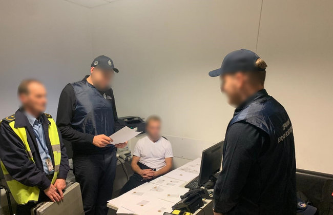 Митники аеропорту "Бориспіль" брали участь в контрабанді рідкісних золотих монет - 650x419 novyny, kryminal, kyyivshhyna, boryspil Митники аеропорту "Бориспіль" брали участь в контрабанді рідкісних золотих монет - - 650x419