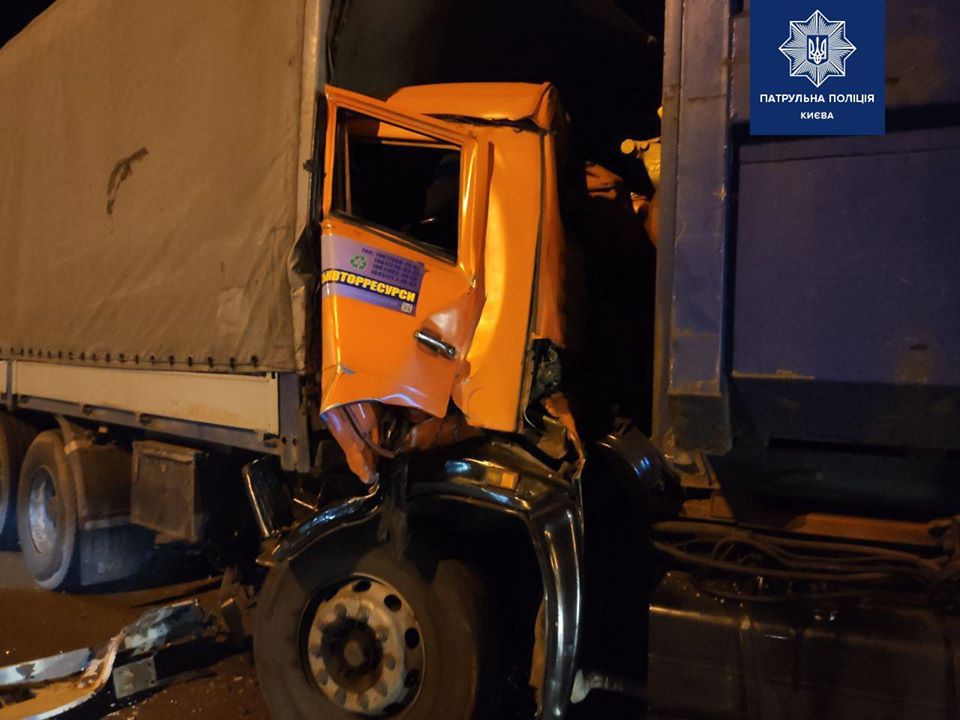 На Столичному шосе в аварію потрапив водій «Обухівміськвторресурсів»: є травмований - 74271058 559369944810080 3729890878500634624 o obuhiv, novyny, dtp На Столичному шосе в аварію потрапив водій «Обухівміськвторресурсів»: є травмований - - 74271058 559369944810080 3729890878500634624 o