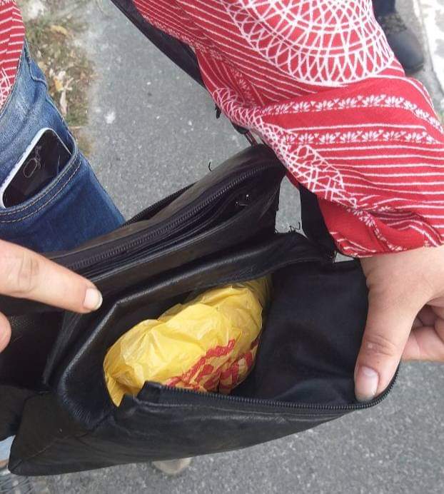 В Ірпені затримали жінку з "коноплями, які вона зірвала на полі" - FB IMG 1571287964501 prygody, novyny, irpin В Ірпені затримали жінку з "коноплями, які вона зірвала на полі" - - FB IMG 1571287964501