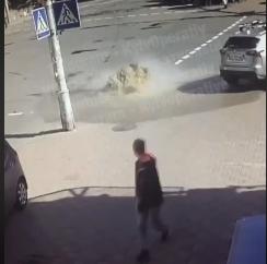 Одну із вулиць Києва залило окропом (відео) - Novyj rysunok novyny, kyyivshhyna Одну із вулиць Києва залило окропом (відео) - - Novyj rysunok