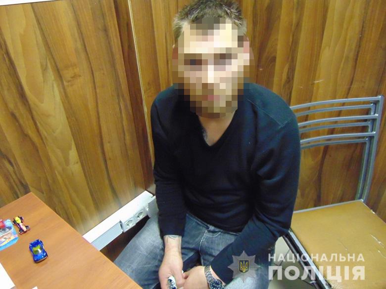 Злочинний шопінг: у Києві затримали підозрюваного, який двічі за день обікрав будмаркет - Obobl epitcentr 1 prygody, novyny, kryminal, kyyivshhyna Злочинний шопінг: у Києві затримали підозрюваного, який двічі за день обікрав будмаркет - - Obobl epitcentr 1