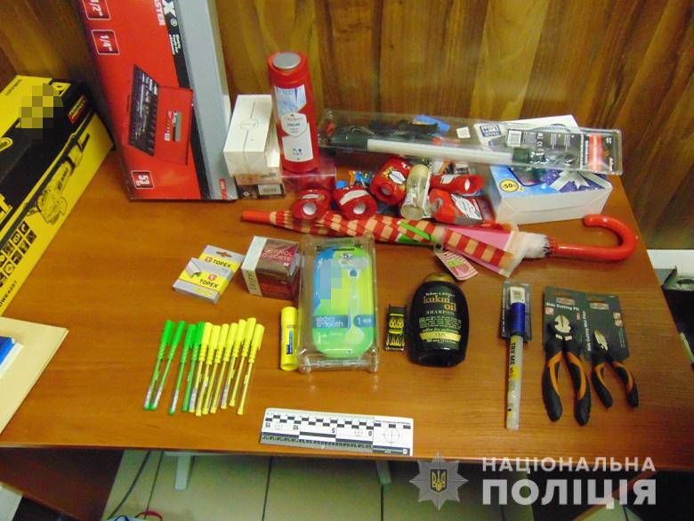 Злочинний шопінг: у Києві затримали підозрюваного, який двічі за день обікрав будмаркет - Obobl epitcentr 2 prygody, novyny, kryminal, kyyivshhyna Злочинний шопінг: у Києві затримали підозрюваного, який двічі за день обікрав будмаркет - - Obobl epitcentr 2