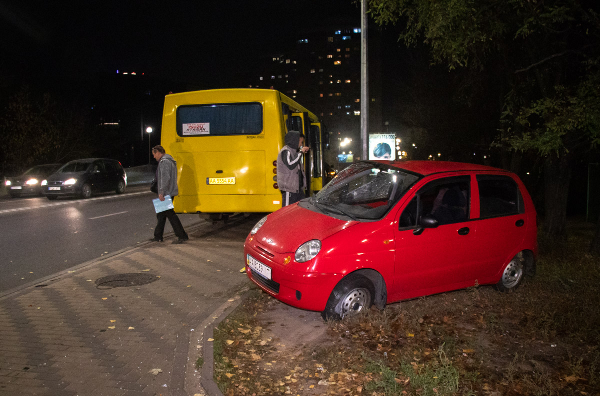 У Києві автобус із пасажирами протаранив легковика - dtp marshrutka 3 of 7 novyny, kyyivshhyna, dtp У Києві автобус із пасажирами протаранив легковика - - dtp marshrutka 3 of 7
