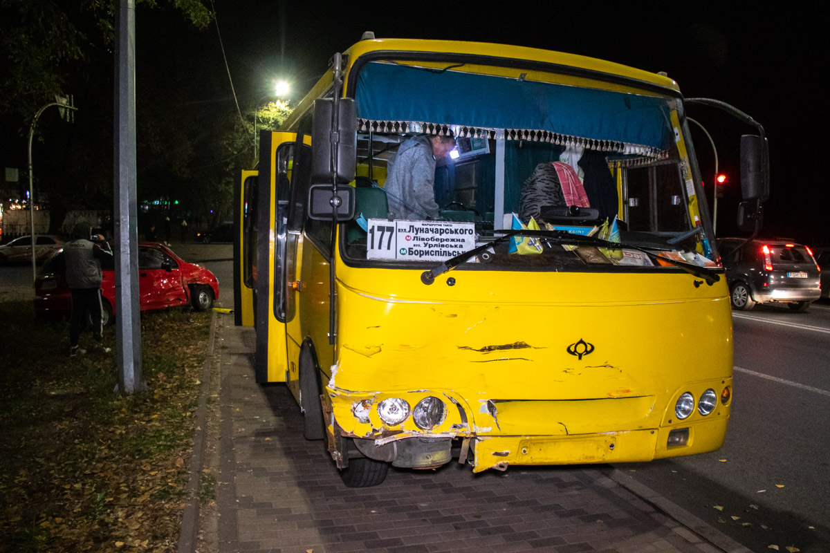У Києві автобус із пасажирами протаранив легковика - dtp marshrutka 4 of 7 novyny, kyyivshhyna, dtp У Києві автобус із пасажирами протаранив легковика - - dtp marshrutka 4 of 7