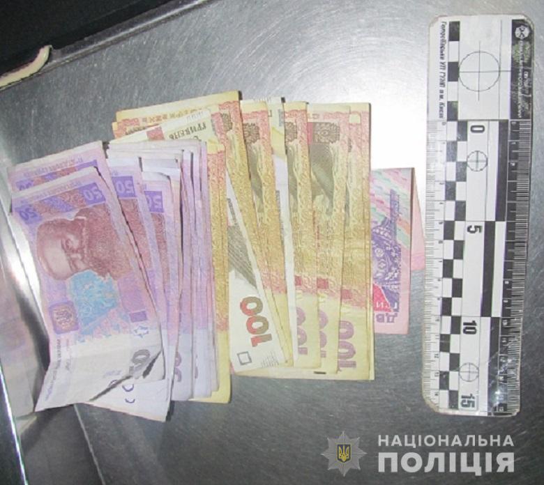 У Києві грабіжника затримали свідки злочину - grabizhgolos281020191 prygody, novyny, kryminal, kyyivshhyna У Києві грабіжника затримали свідки злочину - - grabizhgolos281020191