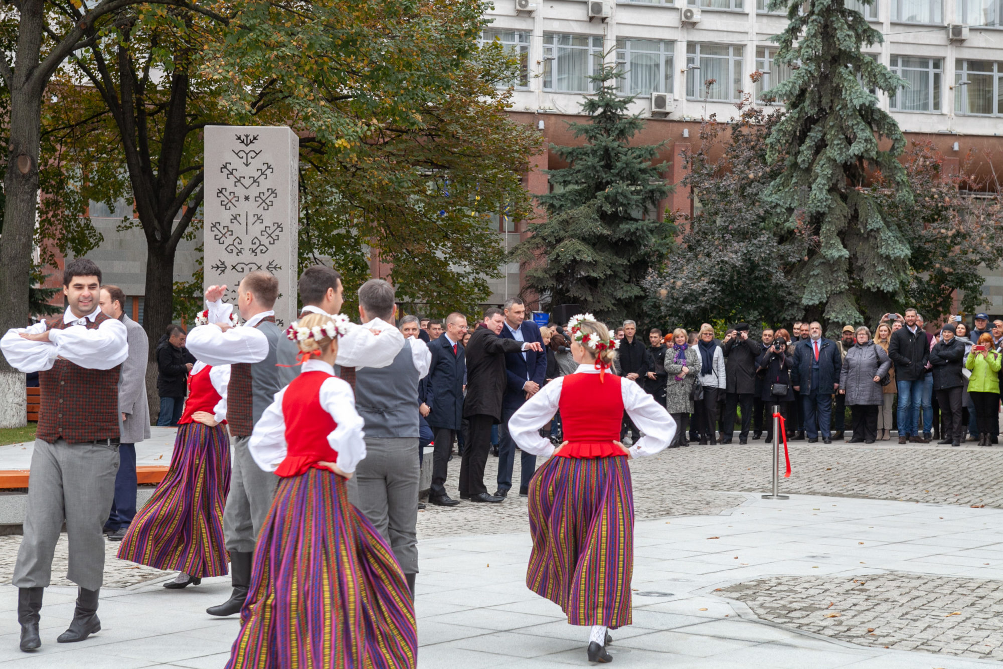 В столиці відкрили «Латвійський» сквер - imgbig 2 3 2000x1334 novyny, kultura, kyyivshhyna В столиці відкрили «Латвійський» сквер - - imgbig 2 3 2000x1334
