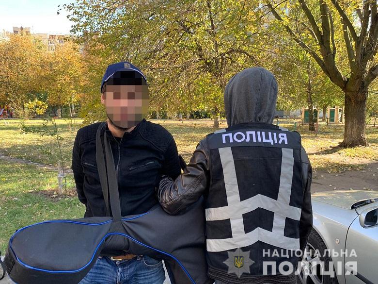 У Києві "на гарячому" затримали квартирних крадіїв - kradizhkainozemtsi041020191 prygody, novyny, kryminal, kyyivshhyna У Києві "на гарячому" затримали квартирних крадіїв - - kradizhkainozemtsi041020191