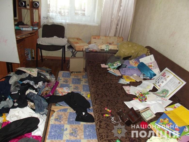 У Києві "на гарячому" затримали квартирних крадіїв - kradizhkainozemtsi041020195 prygody, novyny, kryminal, kyyivshhyna У Києві "на гарячому" затримали квартирних крадіїв - - kradizhkainozemtsi041020195