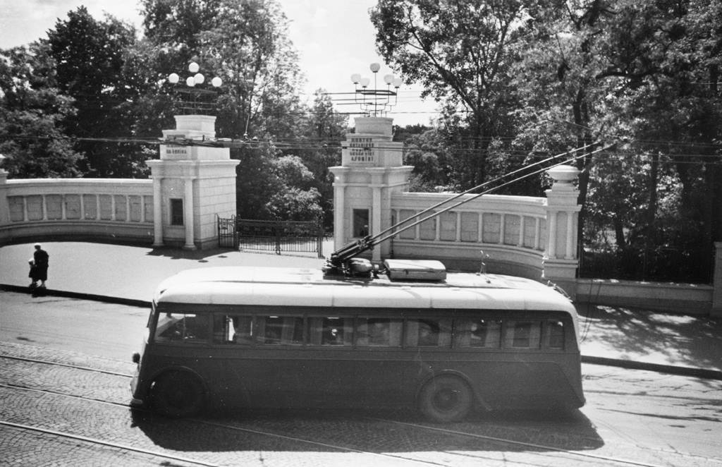 Назад у минуле: вхід до метро понад 80 років тому - kyyiv stare foto3 novyny, kyyivshhyna Назад у минуле: вхід до метро понад 80 років тому - - kyyiv stare foto3