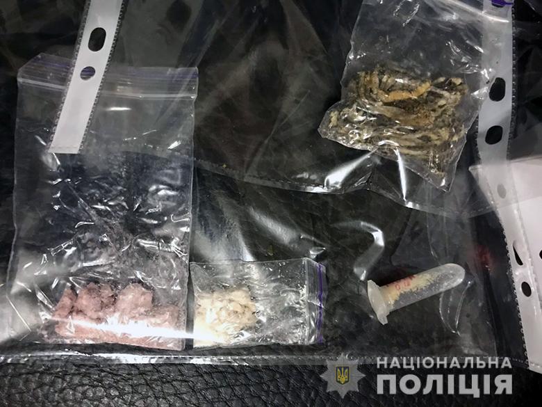 У Києві зупинили авто, в якому виявили наркотиків на мільйон гривень - upnzakl291020195 prygody, novyny, kryminal, kyyivshhyna У Києві зупинили авто, в якому виявили наркотиків на мільйон гривень - - upnzakl291020195
