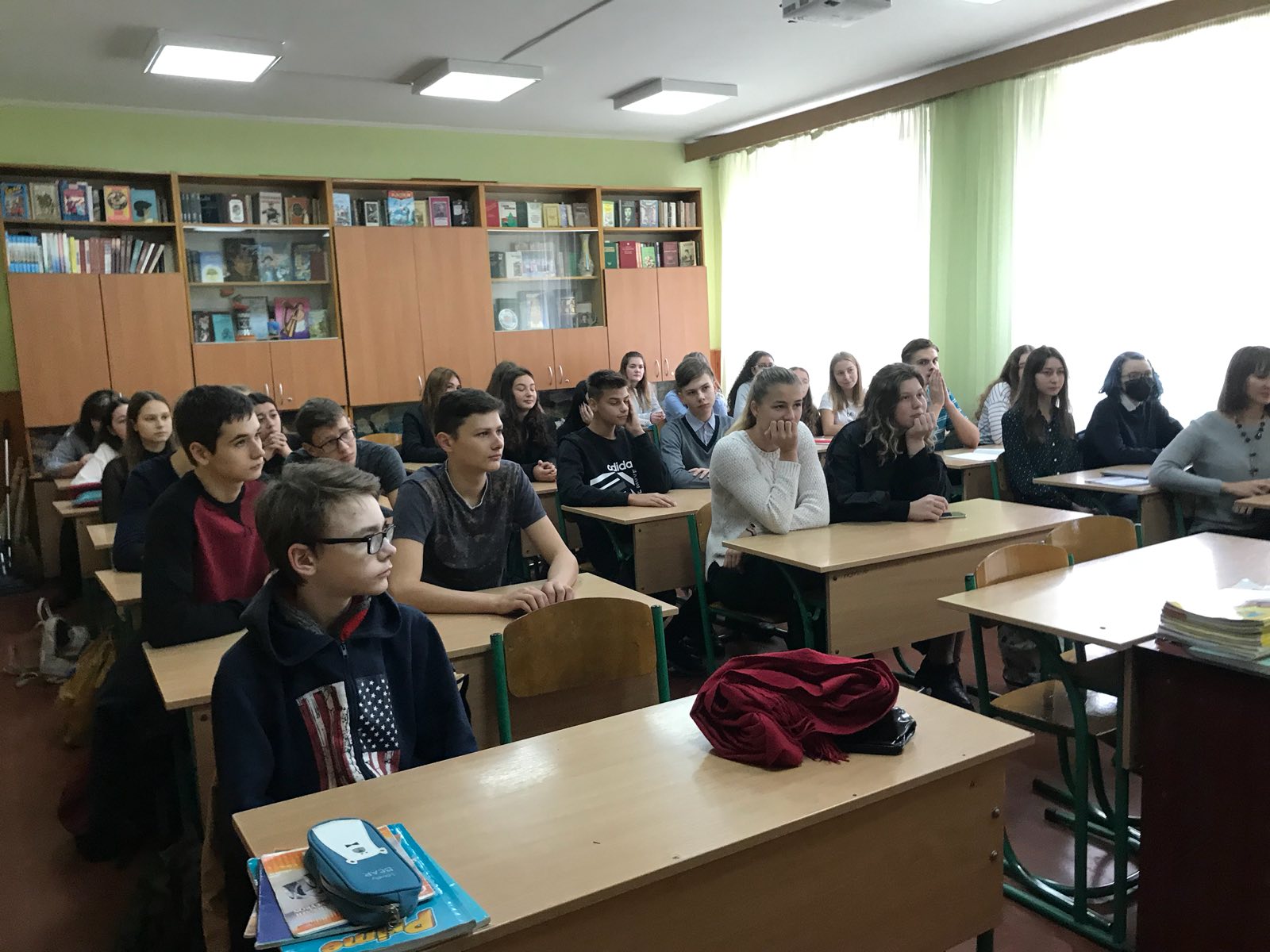 Учні шкіл Броварів зустрілися з представником американського міста-побратима Рокфорда - yzobrazhenye viber 2019 10 22 15 08 33 suspilstvo, novyny, kyyivshhyna-suspilstvo, kyyivshhyna, brovary Учні шкіл Броварів зустрілися з представником американського міста-побратима Рокфорда - - yzobrazhenye viber 2019 10 22 15 08 33