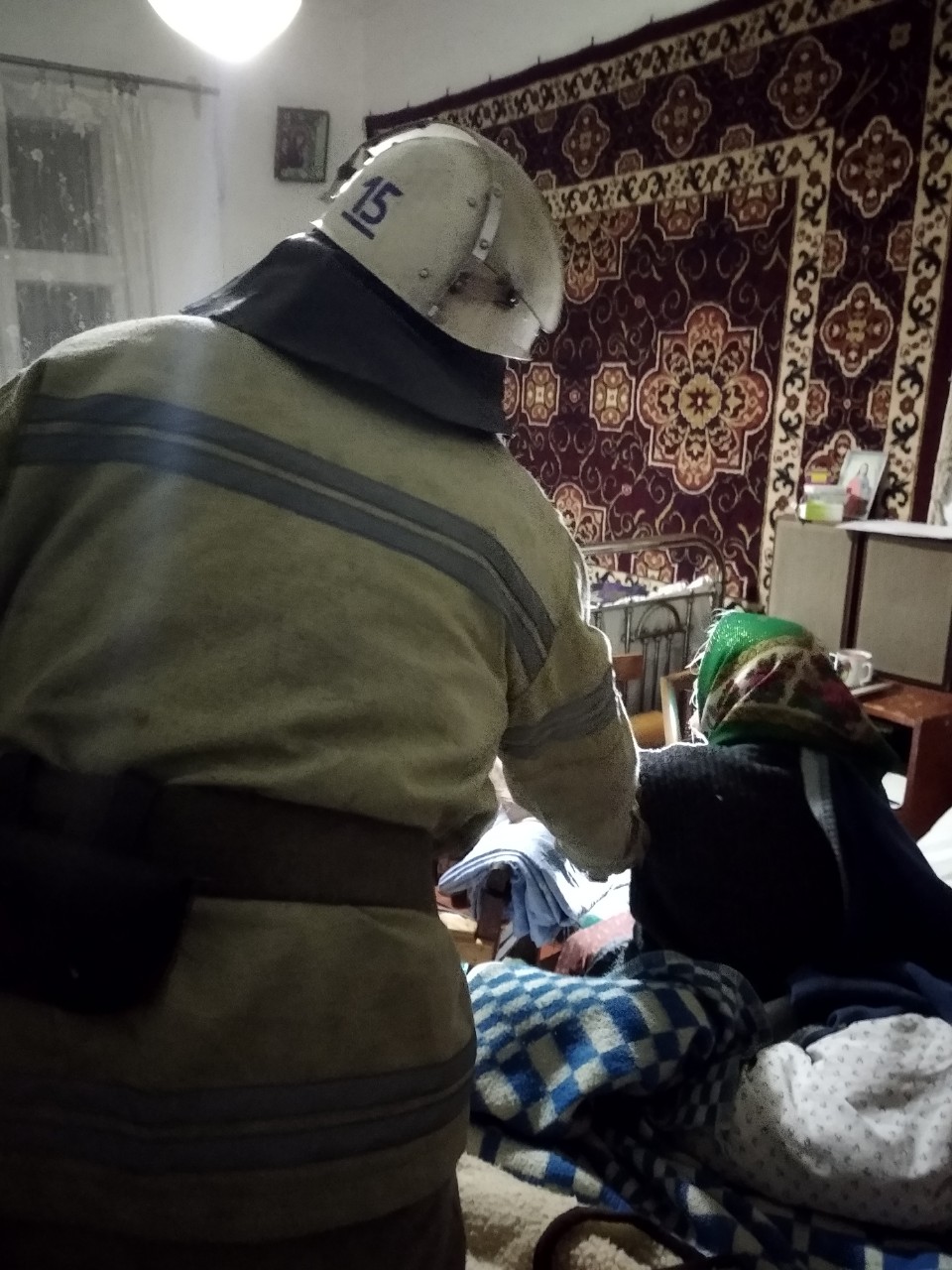 У Таращі рятувальники деблокували вхідні двері та передали літню жінку медикам - zobrazhennya viber 2019 10 25 08 18 37 prygody, novyny, kyyivshhyna У Таращі рятувальники деблокували вхідні двері та передали літню жінку медикам - - zobrazhennya viber 2019 10 25 08 18 37