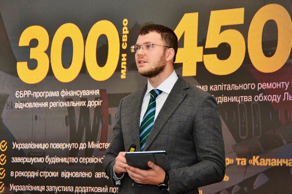 "У 2020 році відновимо 4000 км доріг, наступний крок - дороги до опорних шкіл та лікарень" - Владислав Криклій 75610642_2646391128743061_502478609189961728_o "У 2020 році відновимо 4000 км доріг, наступний крок - дороги до опорних шкіл та лікарень" - Владислав Криклій