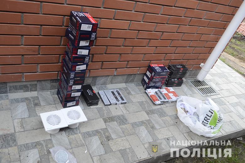 У столиці "на гарячому" затримали крадіїв з Київщини та Черкащини dar4 У столиці "на гарячому" затримали крадіїв з Київщини та Черкащини