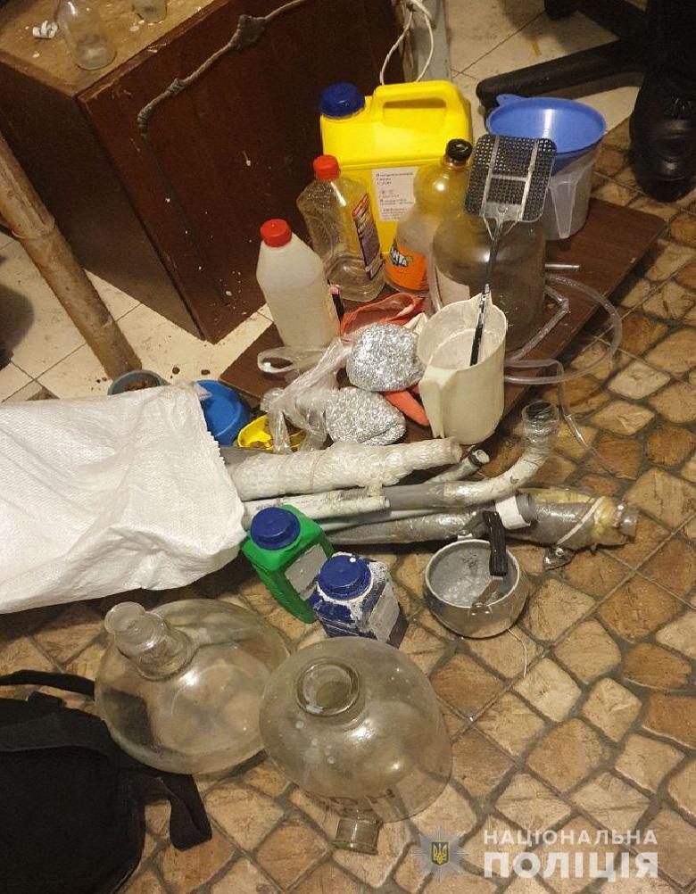 У Києві викрили нарколабораторію (відео) pecherarealiz221115 У Києві викрили нарколабораторію (відео)