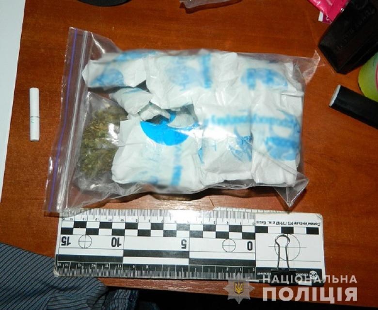 І освіта, і наркобізнес: у гуртожитку столичного вишу за збут наркотиків, затримано молодика - 04.12.2019solomanarkotiki271120192 prygody, novyny, kryminal, kyyivshhyna І освіта, і наркобізнес: у гуртожитку столичного вишу за збут наркотиків, затримано молодика - - 04.12.2019solomanarkotiki271120192