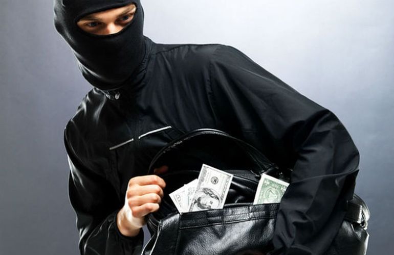 Під Обуховом група осіб обікрала будинок лікаря НАМН, прихопивши 200 тисяч доларів - 62645353 obuhiv, novyny, kryminal Під Обуховом група осіб обікрала будинок лікаря НАМН, прихопивши 200 тисяч доларів - - 62645353