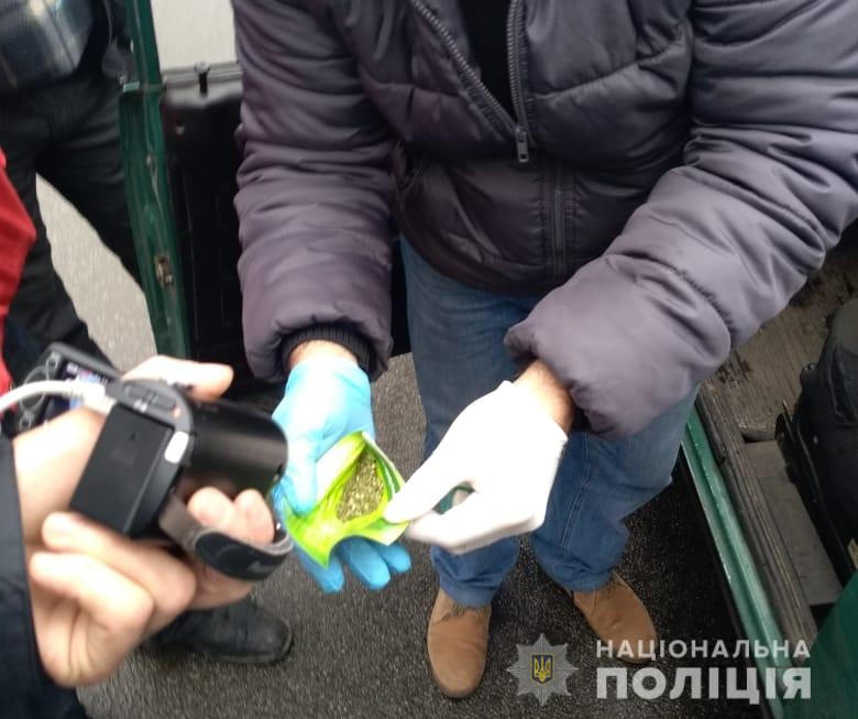 У Сквирі затримали "конопляного дилера" 78319303_2657635647624924_6953083037500309504_n У Сквирі затримали "конопляного дилера"