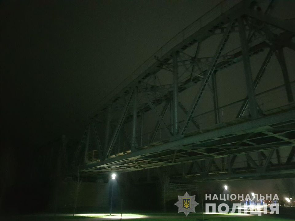В Ірпені неповнолітні влаштували небезпечний відпочинок поруч із коліями залізниці 79328779_2662102660511556_5938951846285541376_o В Ірпені неповнолітні влаштували небезпечний відпочинок поруч із коліями залізниці