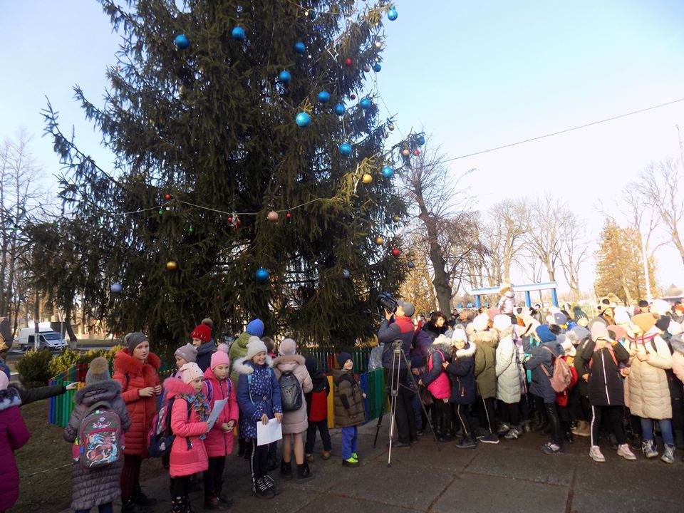 В смт Ставище обікрали головну ялинку селища - 80793968 876364436148916 5342111422622990336 o suspilstvo, prygody, novyny, kyyivshhyna-suspilstvo, kyyivshhyna В смт Ставище обікрали головну ялинку селища - - 80793968 876364436148916 5342111422622990336 o