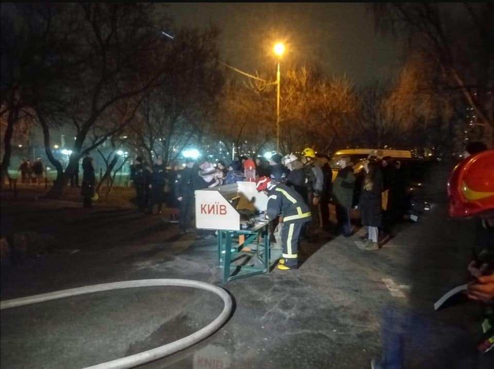 У пожежі в київській багатоповерхівці загинуло двоє людей - 93466002 C56E 435E 95C7 AB4E140C4E27 pozhezhi, novyny, kyyivshhyna У пожежі в київській багатоповерхівці загинуло двоє людей - - 93466002 C56E 435E 95C7 AB4E140C4E27