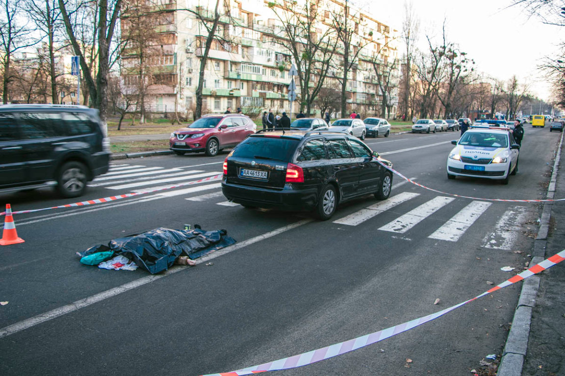 Здавав назад та задавив: у Києві на пішохідному переході загинула жінка DTP-5-iz-10 Здавав назад та задавив: у Києві на пішохідному переході загинула жінка