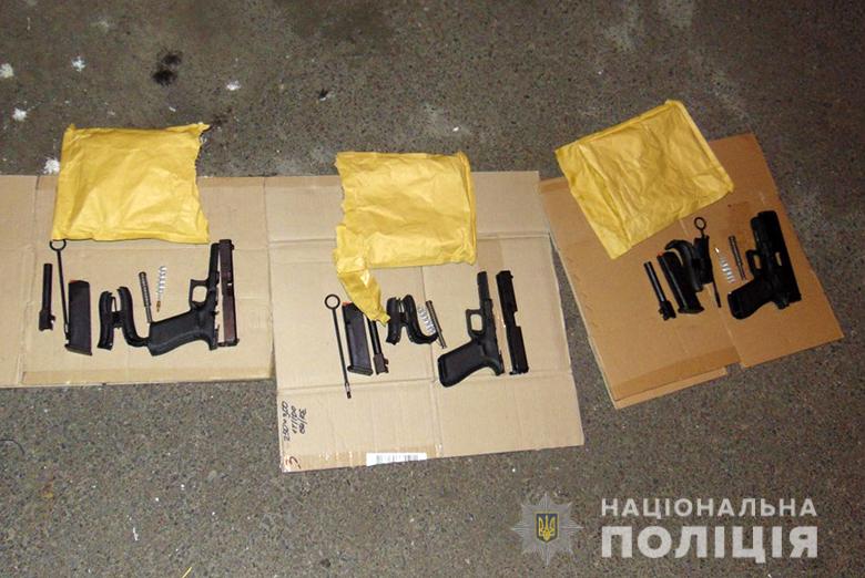У Києві в іноземця вилучено три пістолети - dar2 prygody, novyny, kryminal, kyyivshhyna У Києві в іноземця вилучено три пістолети - - dar2