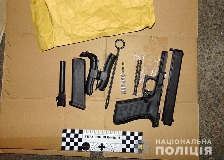 У Києві в іноземця вилучено три пістолети - dar31 prygody, novyny, kryminal, kyyivshhyna У Києві в іноземця вилучено три пістолети - - dar31