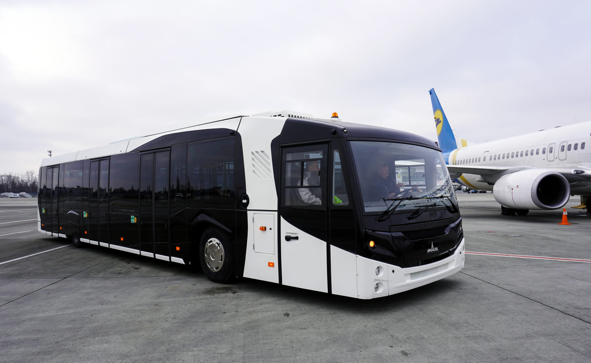 В аеропорту «Бориспіль» представили спеціалізований автобус білоруського виробництва - 149 2000x1228 ukrayina, novyny, kyyivshhyna, boryspil В аеропорту «Бориспіль» представили спеціалізований автобус білоруського виробництва - - 149 2000x1228