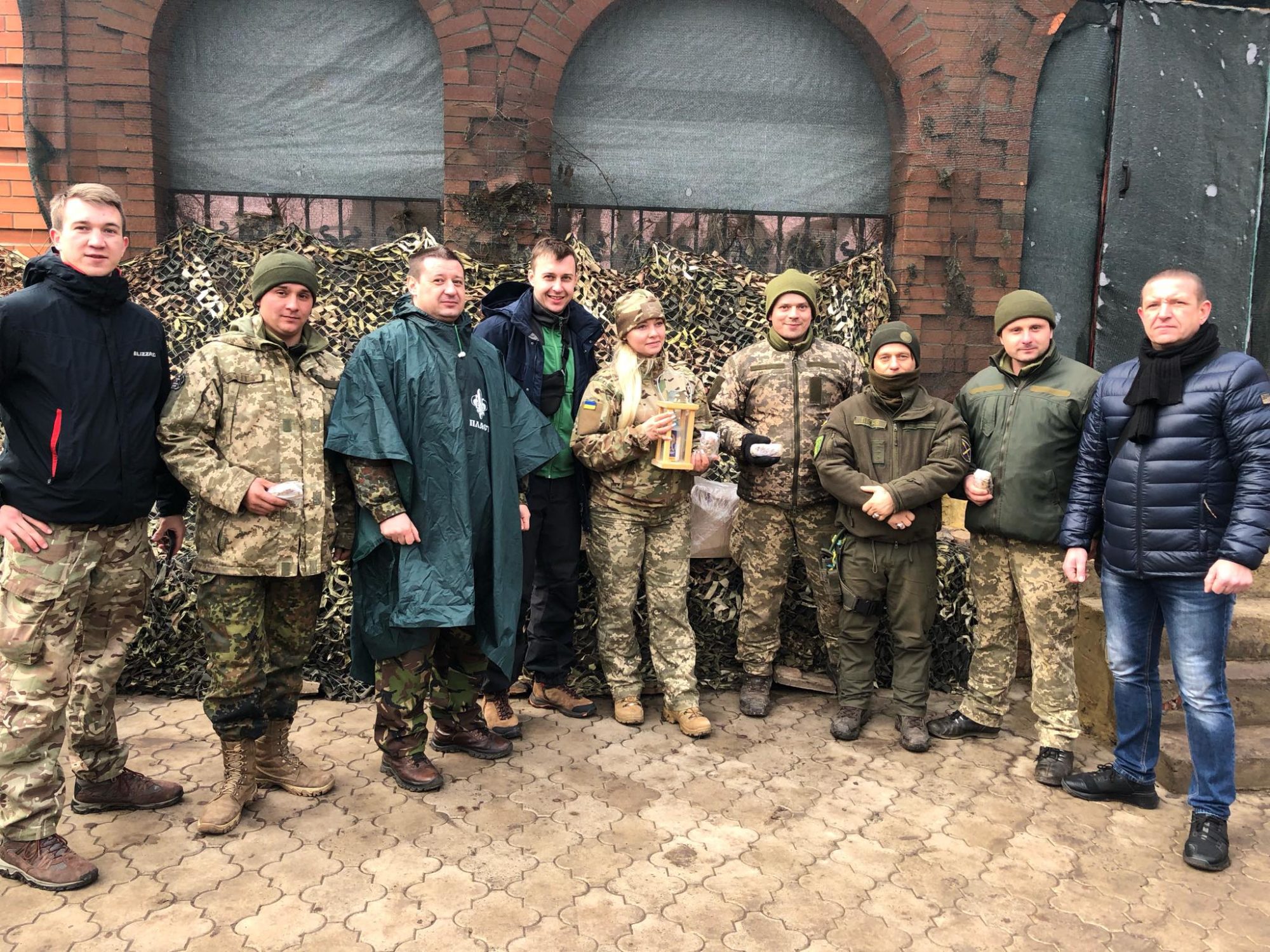Пластуни передали Вифлеємський вогонь миру українським бійцям на передову - 80990573 10156826928452393 968328569048530944 o 2000x1500 ukrayina, novyny Пластуни передали Вифлеємський вогонь миру українським бійцям на передову - Вифлеємський вогонь миру, "Пласт" - 80990573 10156826928452393 968328569048530944 o 2000x1500
