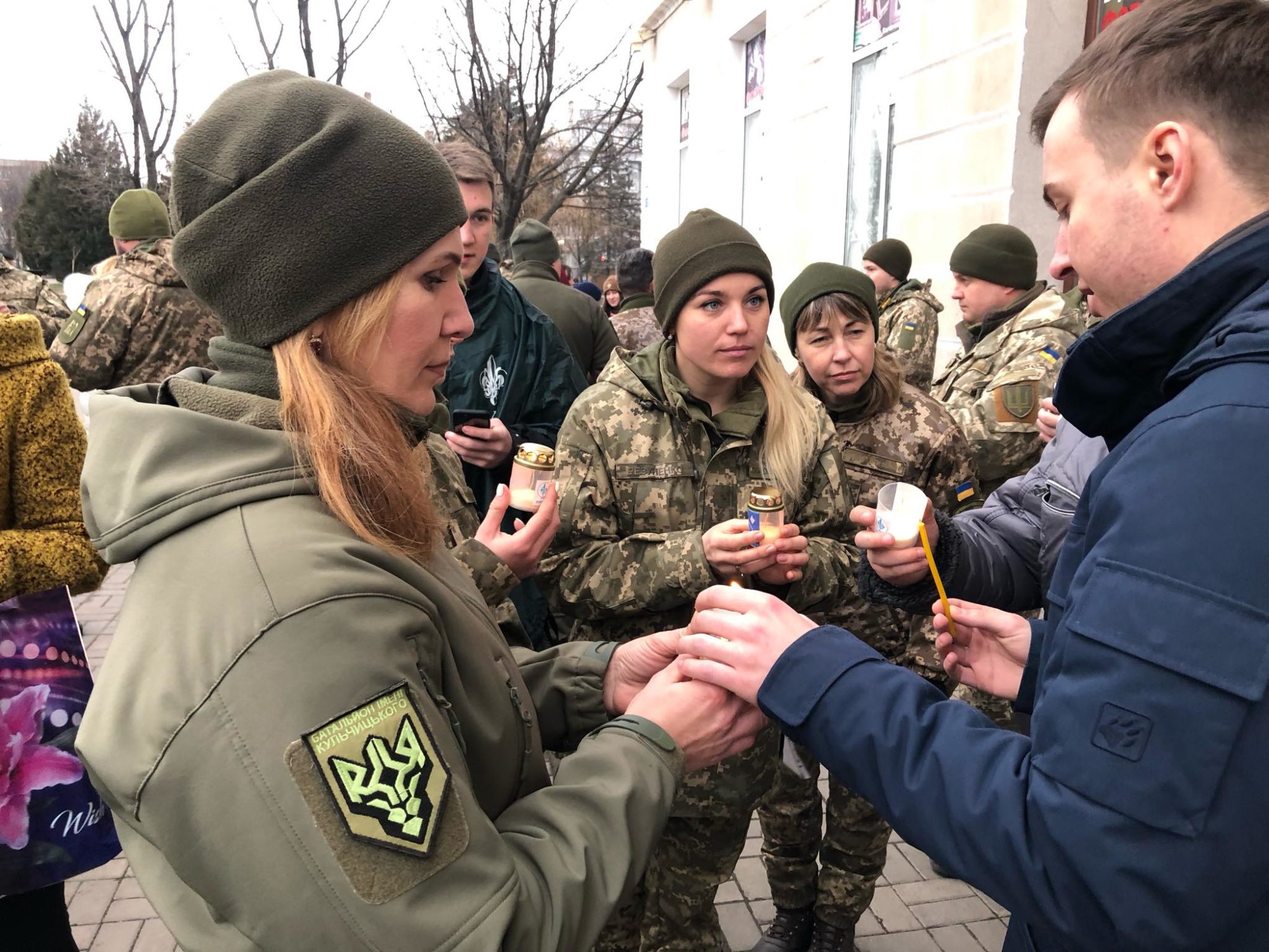 Пластуни передали Вифлеємський вогонь миру українським бійцям на передову - 81039053 10156826928427393 862967497949708288 o 2000x1500 ukrayina, novyny Пластуни передали Вифлеємський вогонь миру українським бійцям на передову - Вифлеємський вогонь миру, "Пласт" - 81039053 10156826928427393 862967497949708288 o 2000x1500