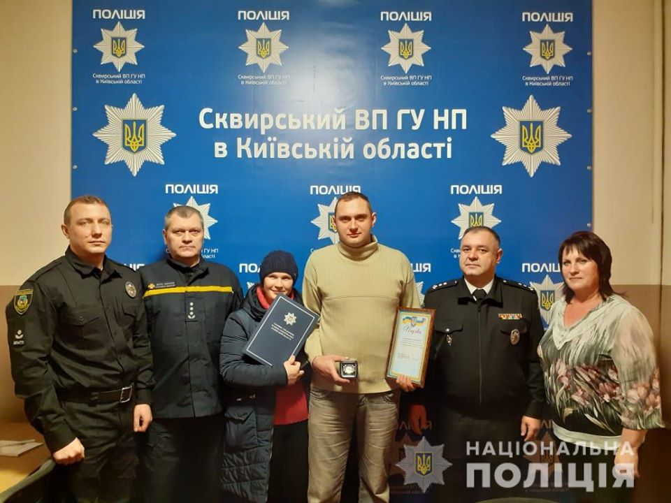 Поліція нагородила грамотою чоловіка, який врятував родину від пожежі - 81271964 2702841063104382 5550521953292386304 o ukrayina, novyny, kyyivshhyna Поліція нагородила грамотою чоловіка, який врятував родину від пожежі - - 81271964 2702841063104382 5550521953292386304 o