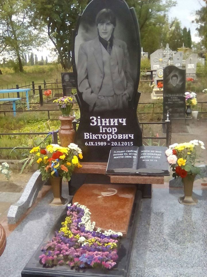 Ми пам'ятаємо... Медик-герой із смт Рокитне 82614386_595208747692470_2099082776778113024_o Ми пам'ятаємо... Медик-герой із смт Рокитне