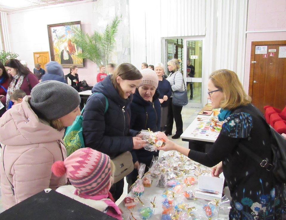 У Славутичі відбувся благодійний ярмарок 82773058_3254802747868812_9145017020033531904_o У Славутичі відбувся благодійний ярмарок