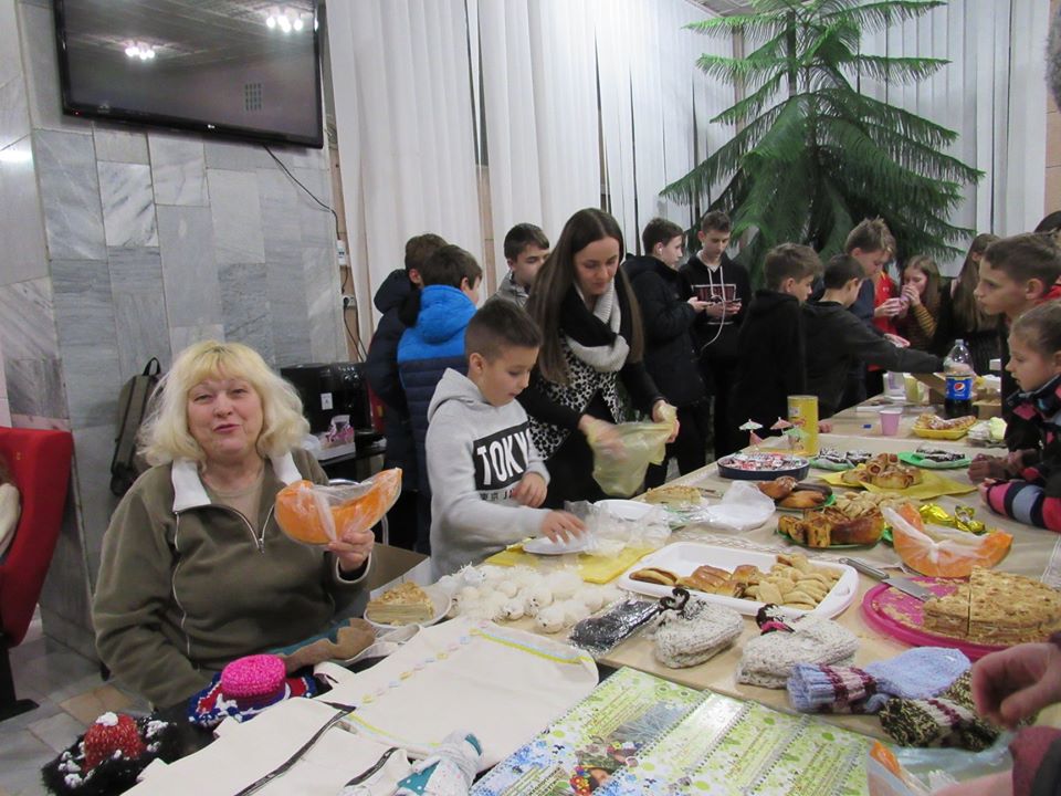 У Славутичі відбувся благодійний ярмарок 82801769_3254804637868623_4111586237003857920_o У Славутичі відбувся благодійний ярмарок