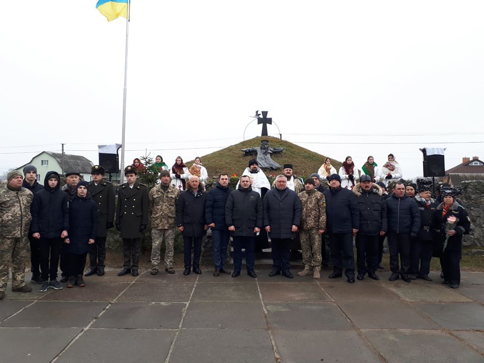У Літках на Броварщині вшанували загиблих у 1918 році військових студентів - 83830845 611834439379838 2694771861442527232 o suspilstvo, novyny, kyyivshhyna-suspilstvo, kyyivshhyna, brovary У Літках на Броварщині вшанували загиблих у 1918 році військових студентів - - 83830845 611834439379838 2694771861442527232 o