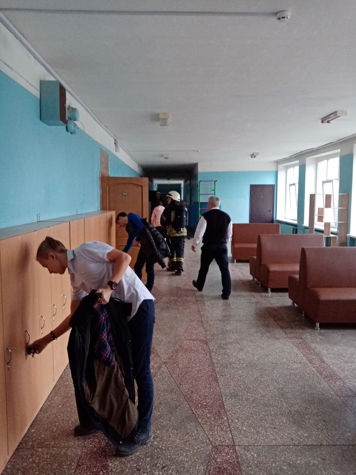 У Броварах евакуювали учнів та вчителів школи №2 IMG-3ae15e01057c09d9482ec129d61f735e-V У Броварах евакуювали учнів та вчителів школи №2