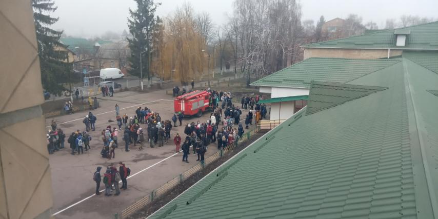 У Броварах евакуювали учнів та вчителів школи №2 IMG-5aef14452435dfa1b0fc2eec0449b213-V У Броварах евакуювали учнів та вчителів школи №2