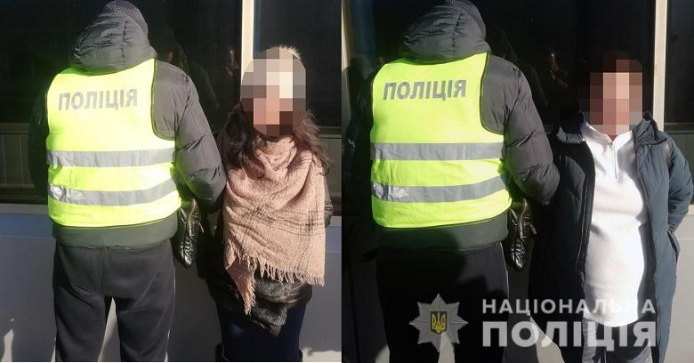 Золота каблучка, євро та долари: у Києві затримали двох крадійок - kragavokzal0801201941 prygody, novyny, kryminal, kyyivshhyna Золота каблучка, євро та долари: у Києві затримали двох крадійок - - kragavokzal0801201941