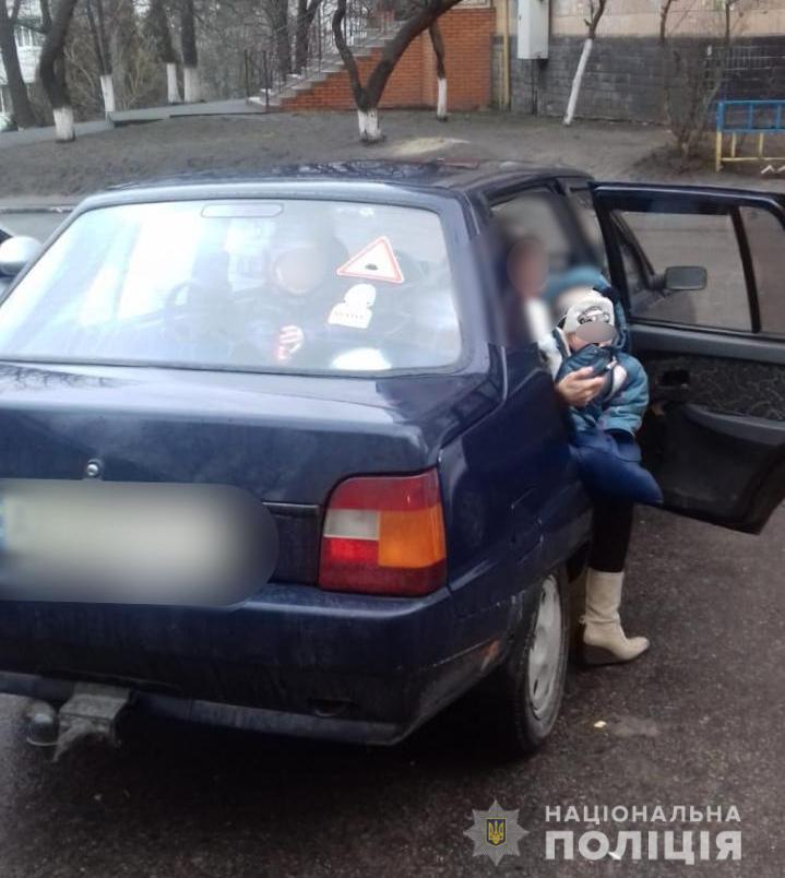 В Обухові на батьків, що закрили дітей в машині, чекає адмінпокарання 85043019_2785177001537454_827424964243095552_n В Обухові на батьків, що закрили дітей в машині, чекає адмінпокарання