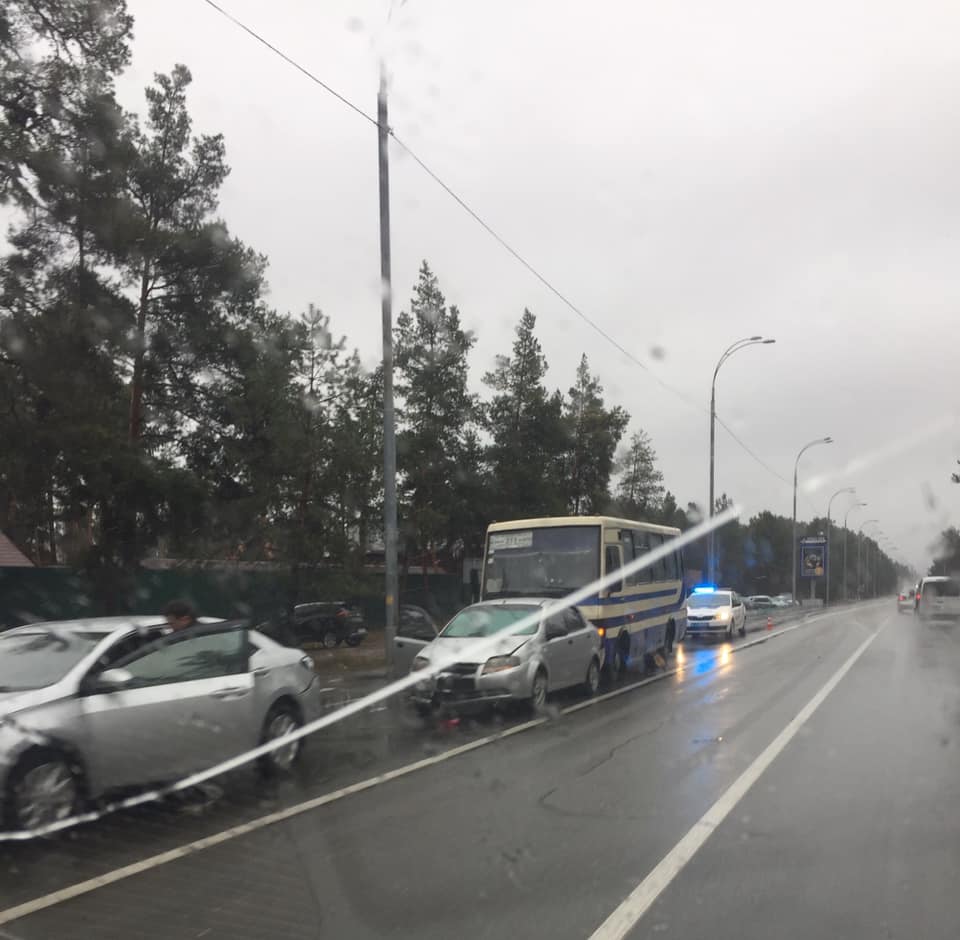 Під Обуховом пасажирська маршрутка врізалася у авто 87502435_658622808275837_4429316806481543168_n-1 Під Обуховом пасажирська маршрутка врізалася у авто