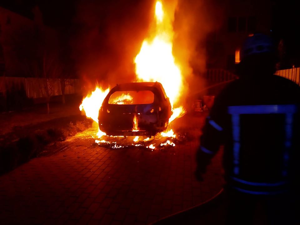 У Броварах вогонь вщент знищив автомобіль - 89466040 1536601516490089 674597843029196800 o prygody, pozhezhi, novyny, kyyivshhyna, brovary У Броварах вогонь вщент знищив автомобіль - - 89466040 1536601516490089 674597843029196800 o