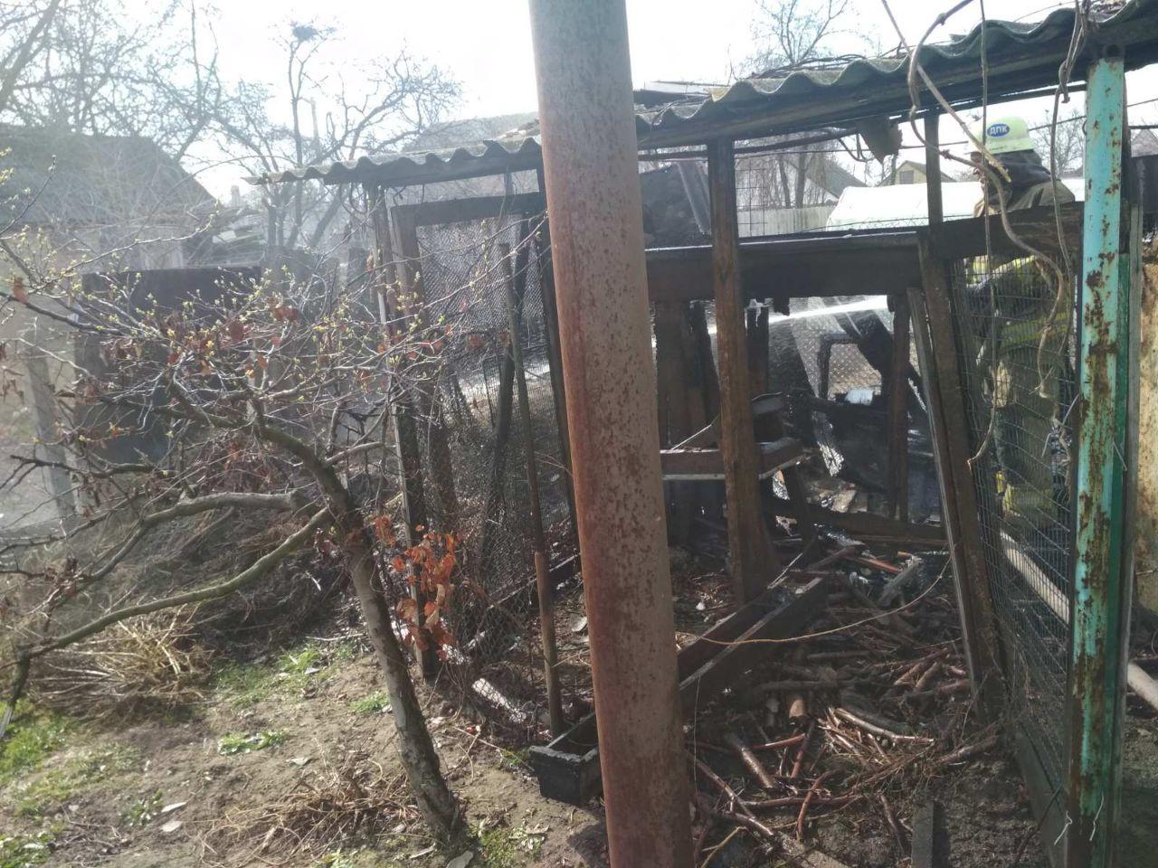 У Борисполі люди палили сміття, а згоріла будівля - photo 2020 03 26 20 32 36 pozhezhi, novyny, kyyivshhyna, dovkillya, boryspil У Борисполі люди палили сміття, а згоріла будівля - - photo 2020 03 26 20 32 36